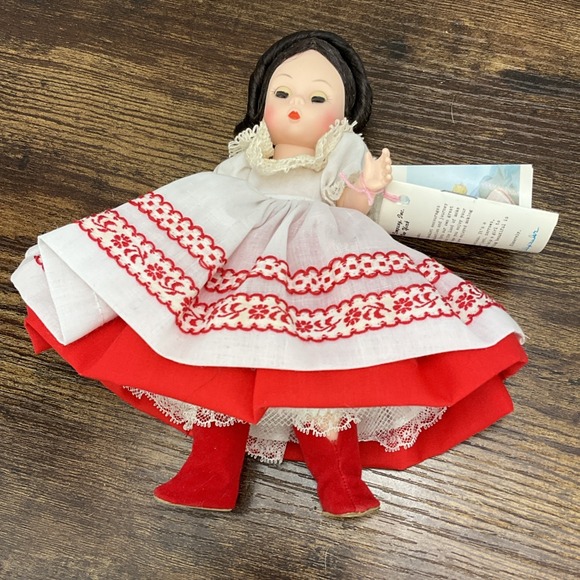 Vintage 1980's MADAME ALEXANDER Sleepy Eyes # 574 RUSSIA - Picture 3 of 4